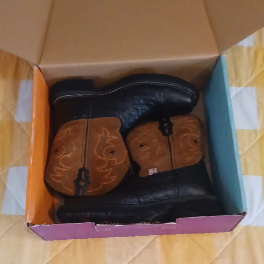 Justin Western Boots Featuring Black and Brown Leather, Like New - Picture 9 of 9